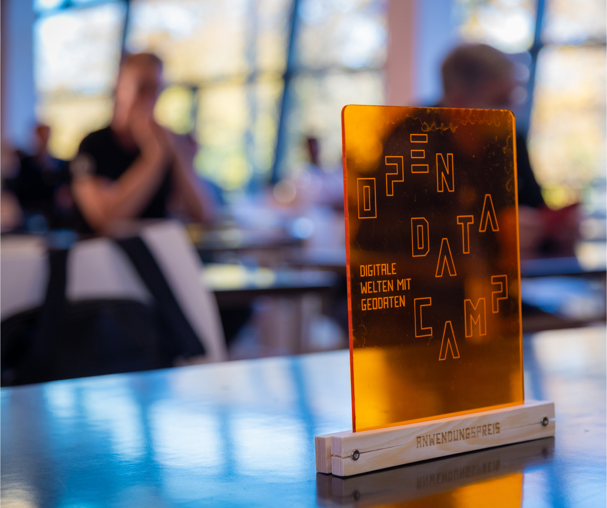 Table display with the inscription Open Data Camp